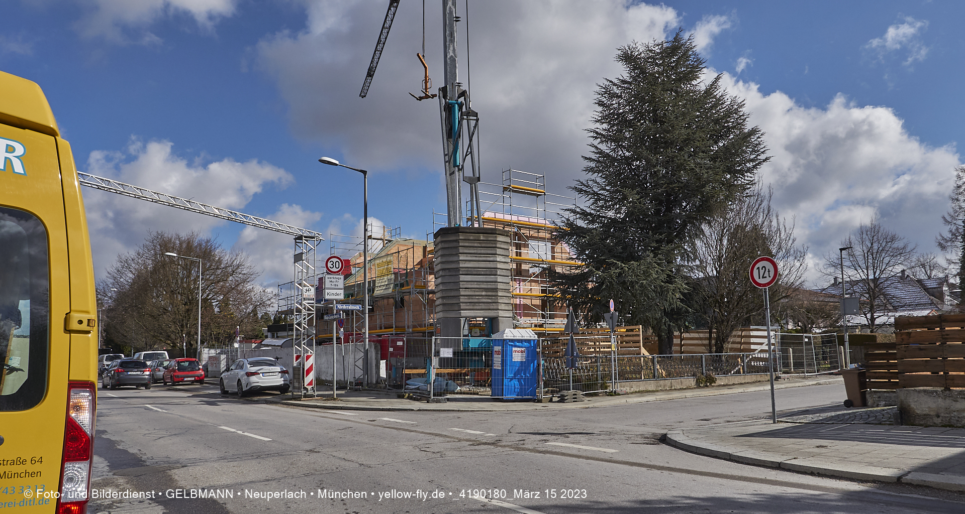 15.03.2023 - Mehrfamilienhaus in der Niederalmstraße 16 in Neuperlach